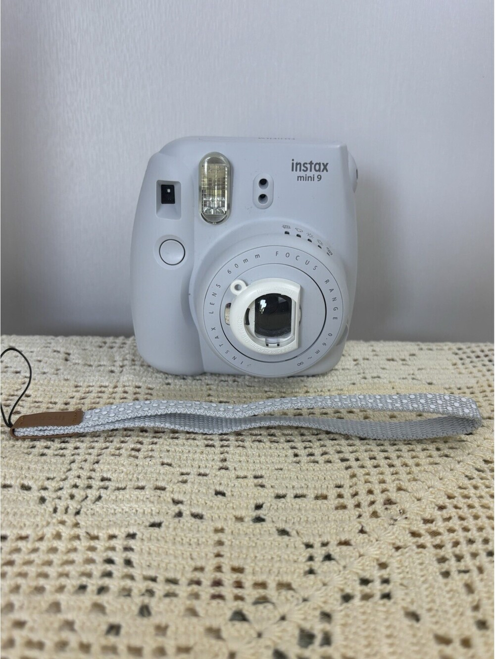 Camera Fujifilm Instax Mini 9 White Instant Film Camera w/ Strap & Original Box